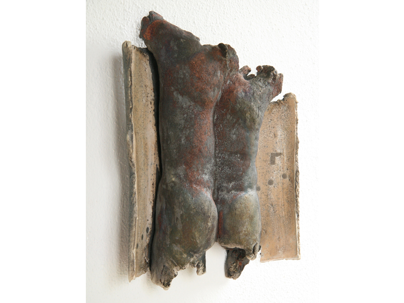  | NACH DEM SPUREN | W28 x H40 cm Raku ceramics 1997 